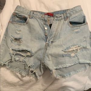 Signature 8 light wash ripped shorts